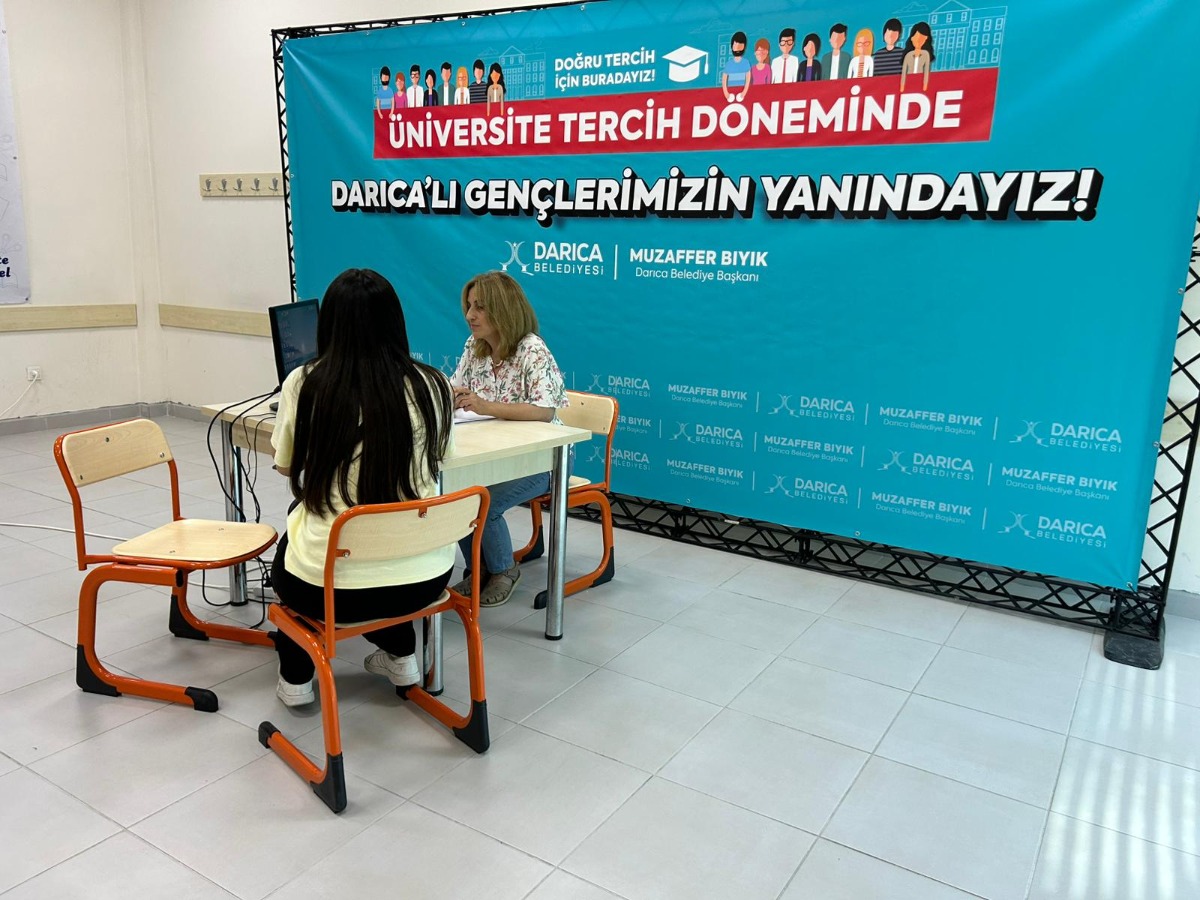 Üniversite yolunda Darıcalı gençlere ücretsiz destek