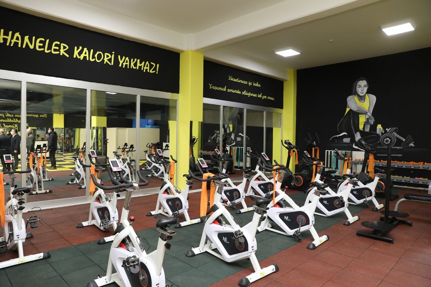 KADINLAR SPOR SALONU