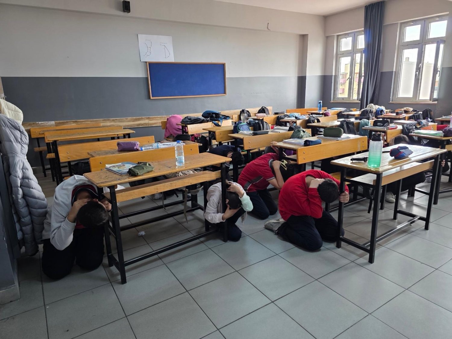 AFETLERE HAZIRLIK EĞİTİMLERİ VERİLİYOR