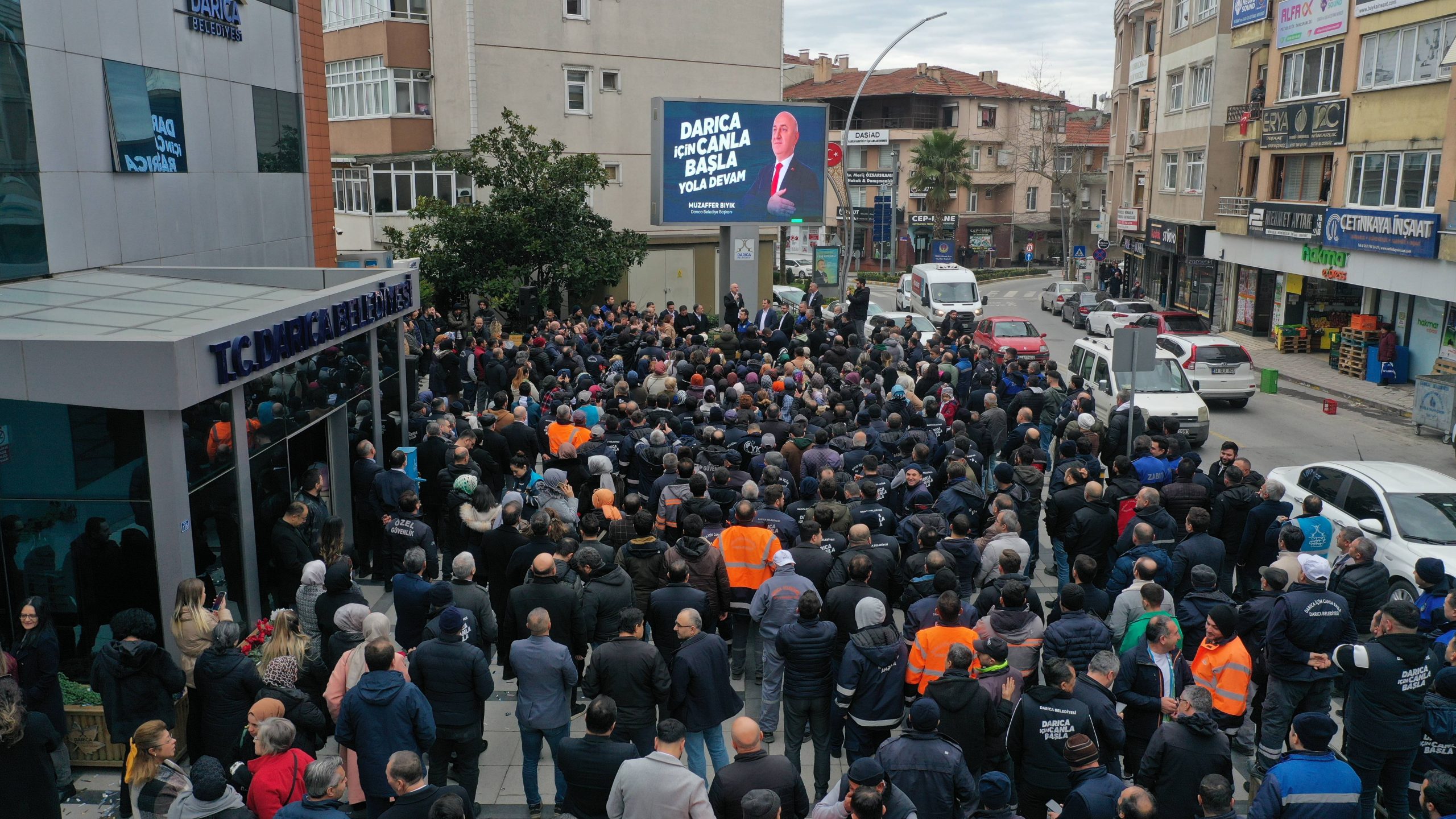 İşçiler, Başkan Bıyık’ Çiçeklerle Karşıladı