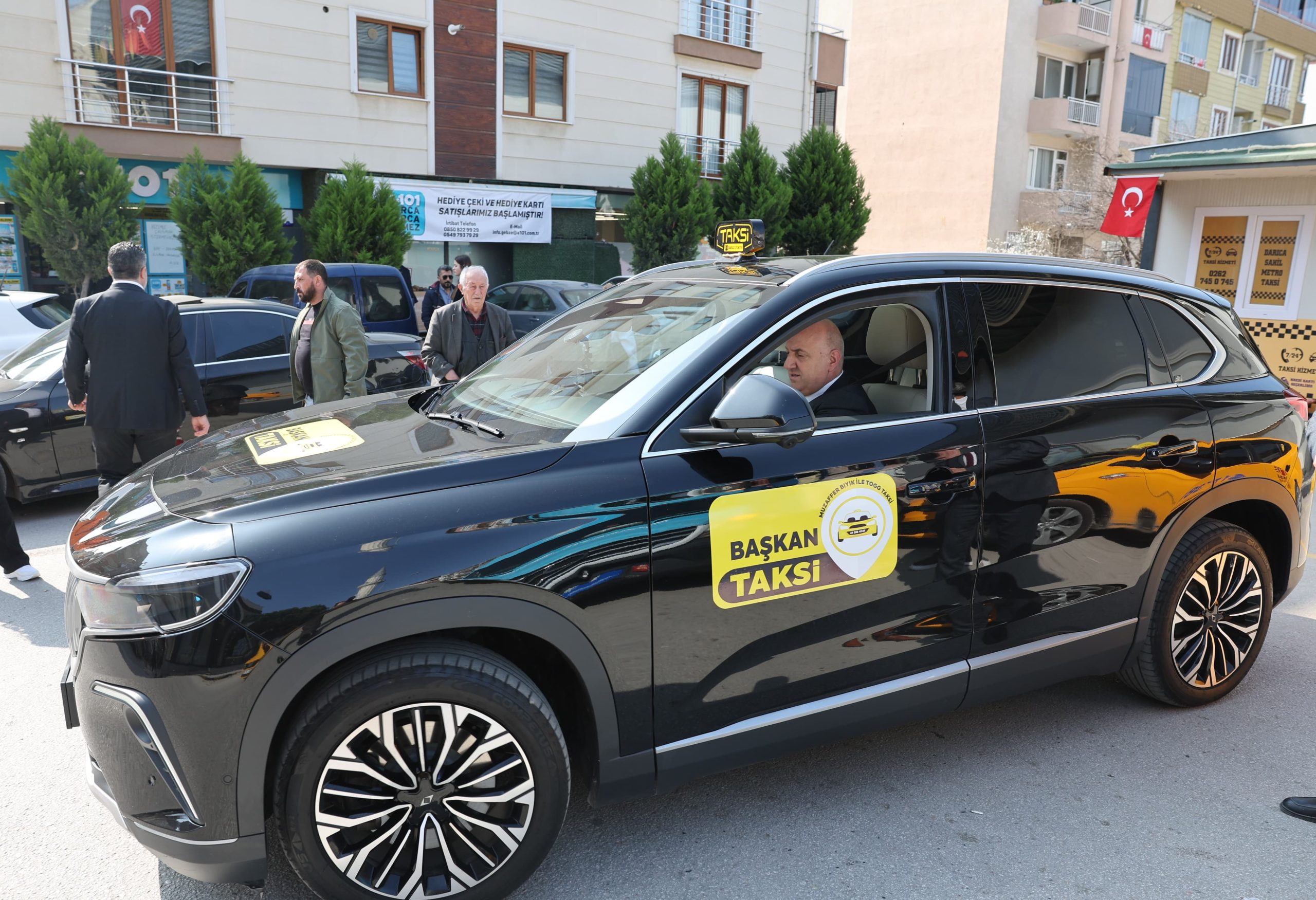 ‘Başkan Taksi’ ile vatandaşın nabzını tuttu