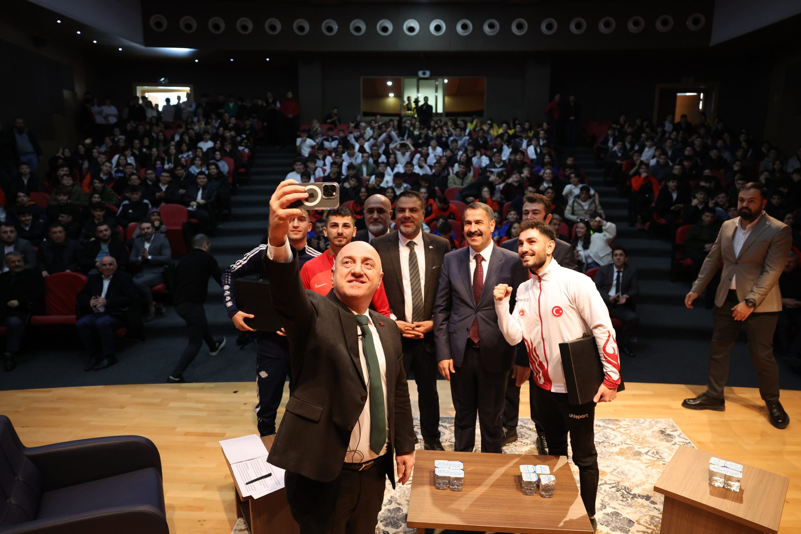 Türkiye Yüzyılı yürüyüşümüz emin adımlarla devam ediyor