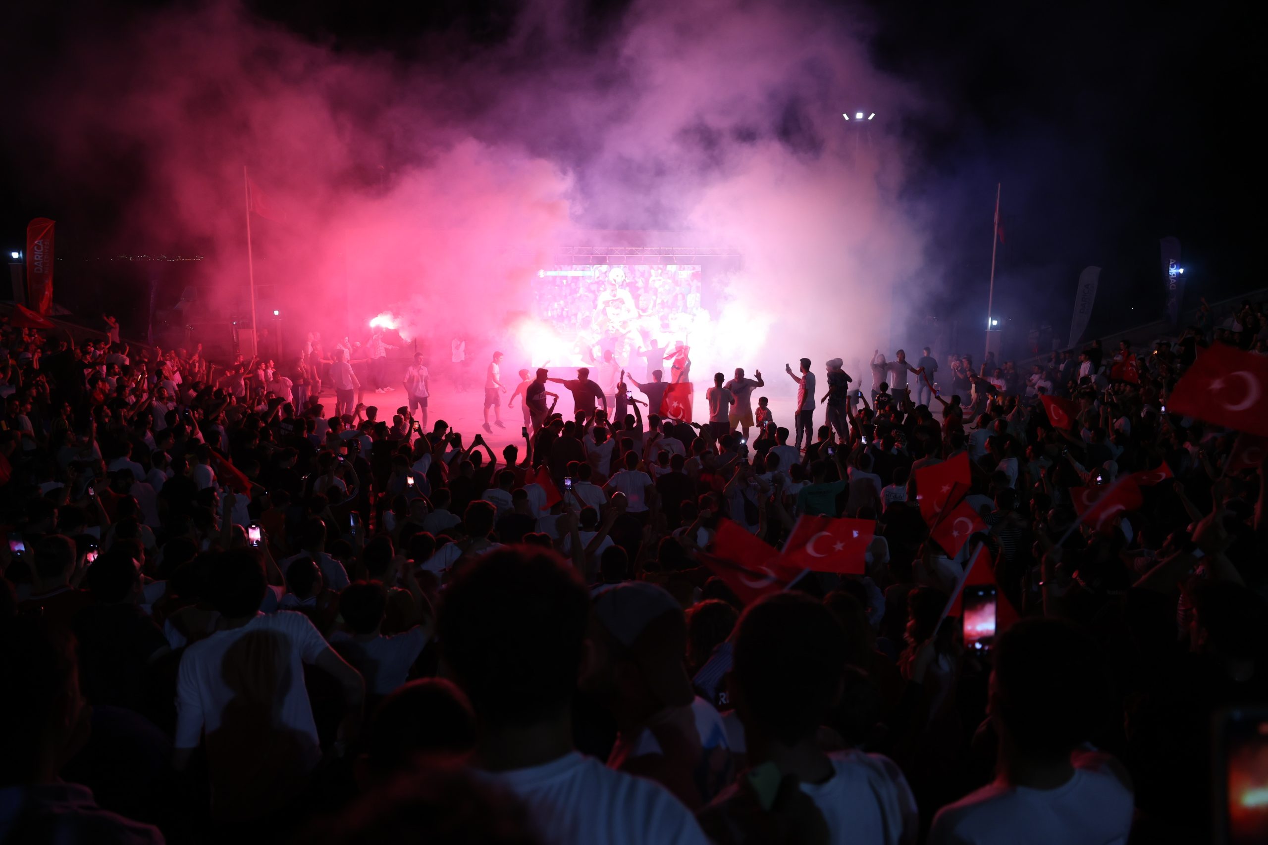 Darıca, ‘Türkiye’ diye inledi