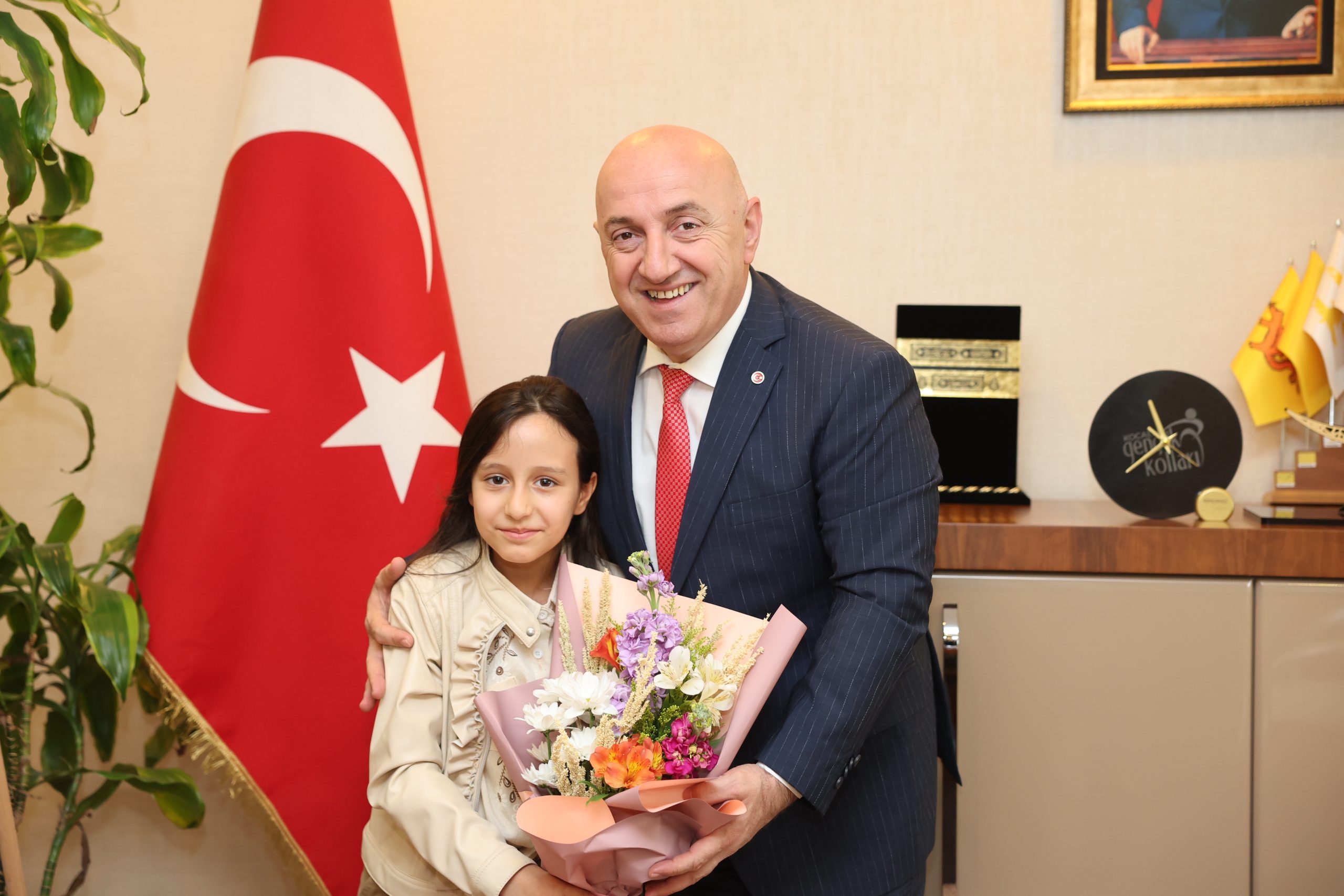 Başkan Bıyık koltuğunu minik İpek’e bıraktı