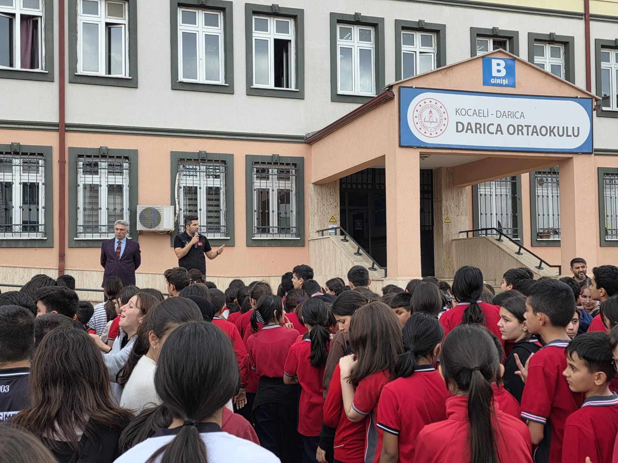 1 yılda 37 bin öğrenciye hem eğitim hem tatbikat
