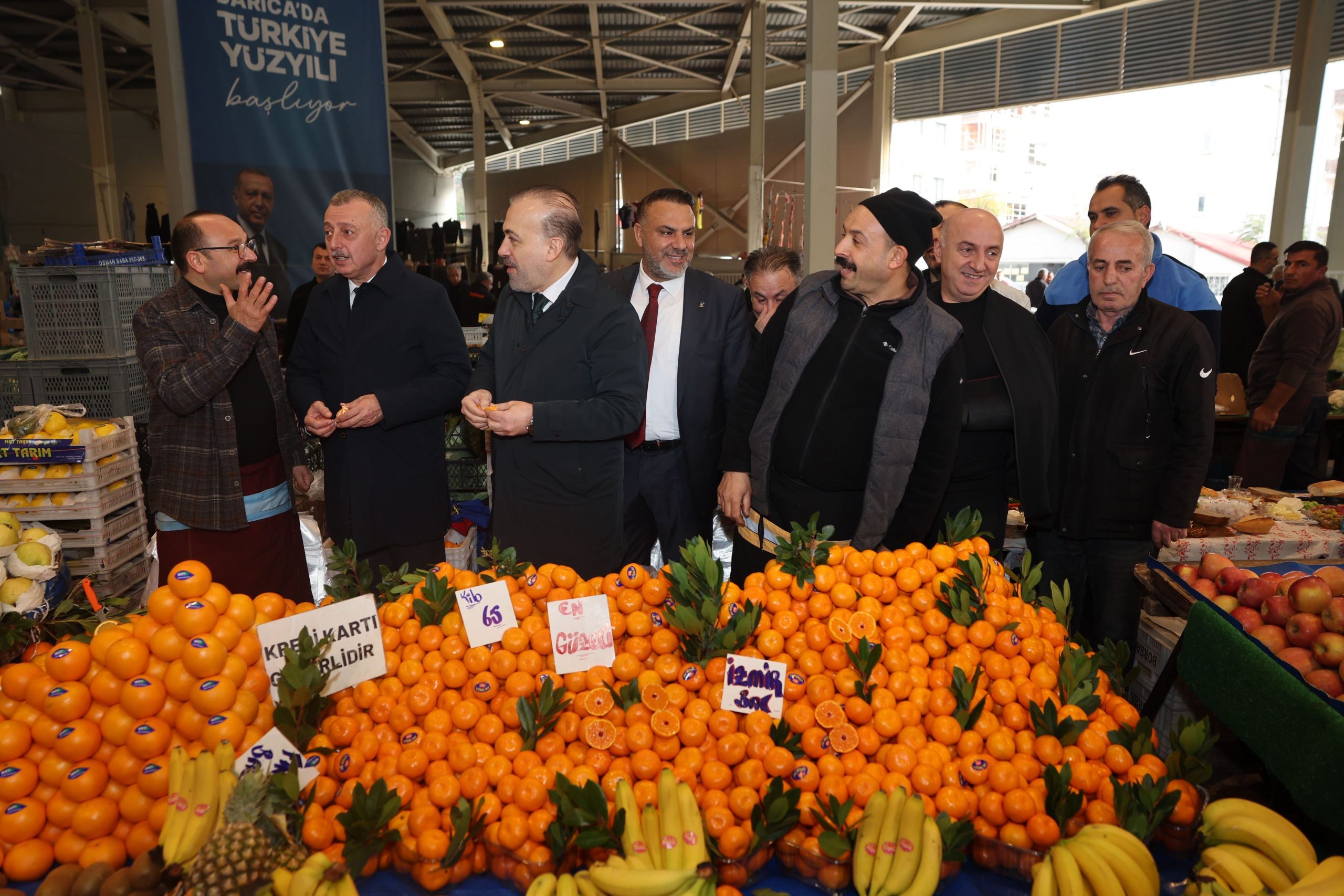 Başkanlar pazarcı esnafının sofrasına konuk oldu