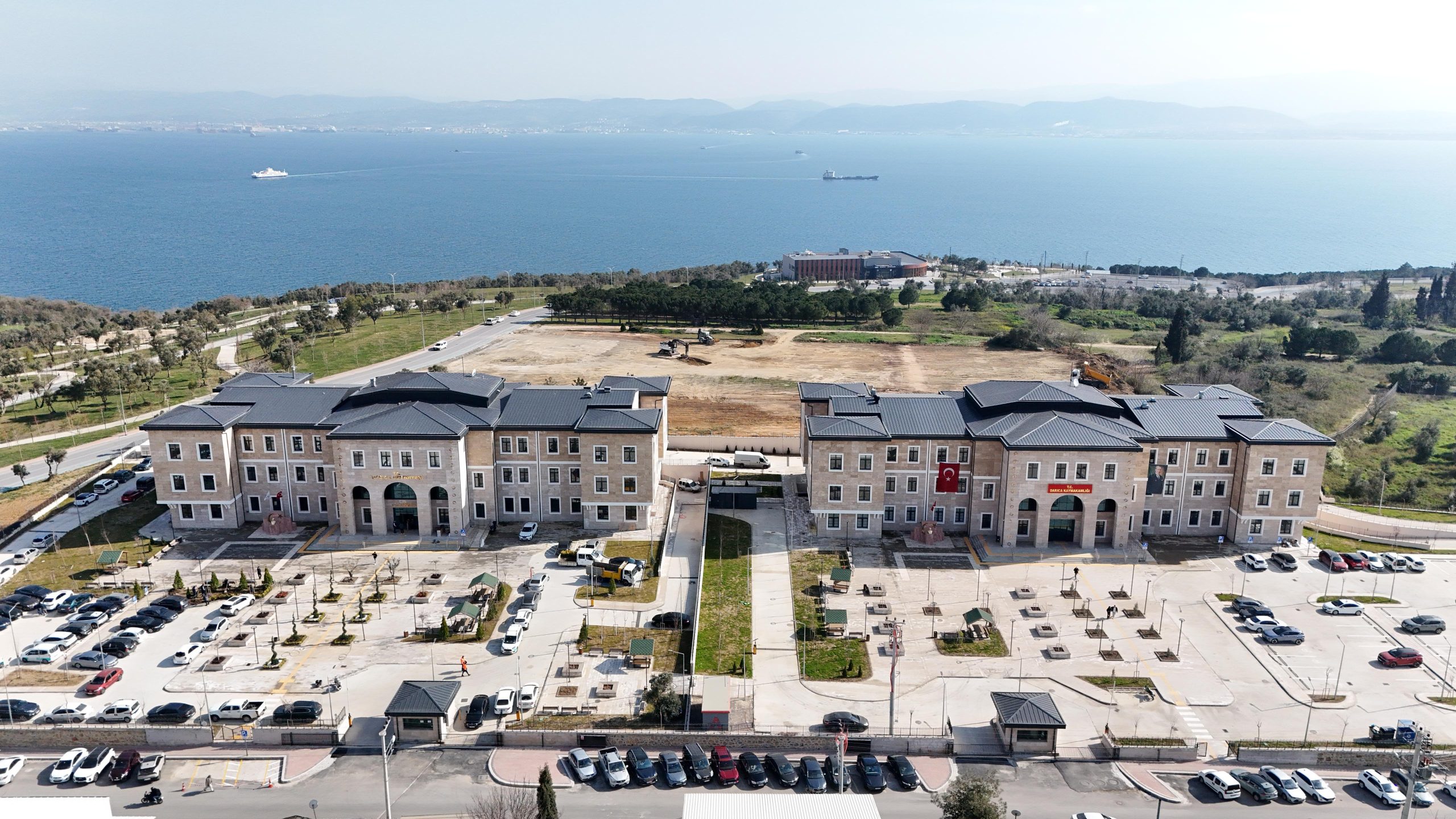 YENİ HÜKÜMET KONAĞI VE BELEDİYE BİNASI HİZMETE BAŞLADI