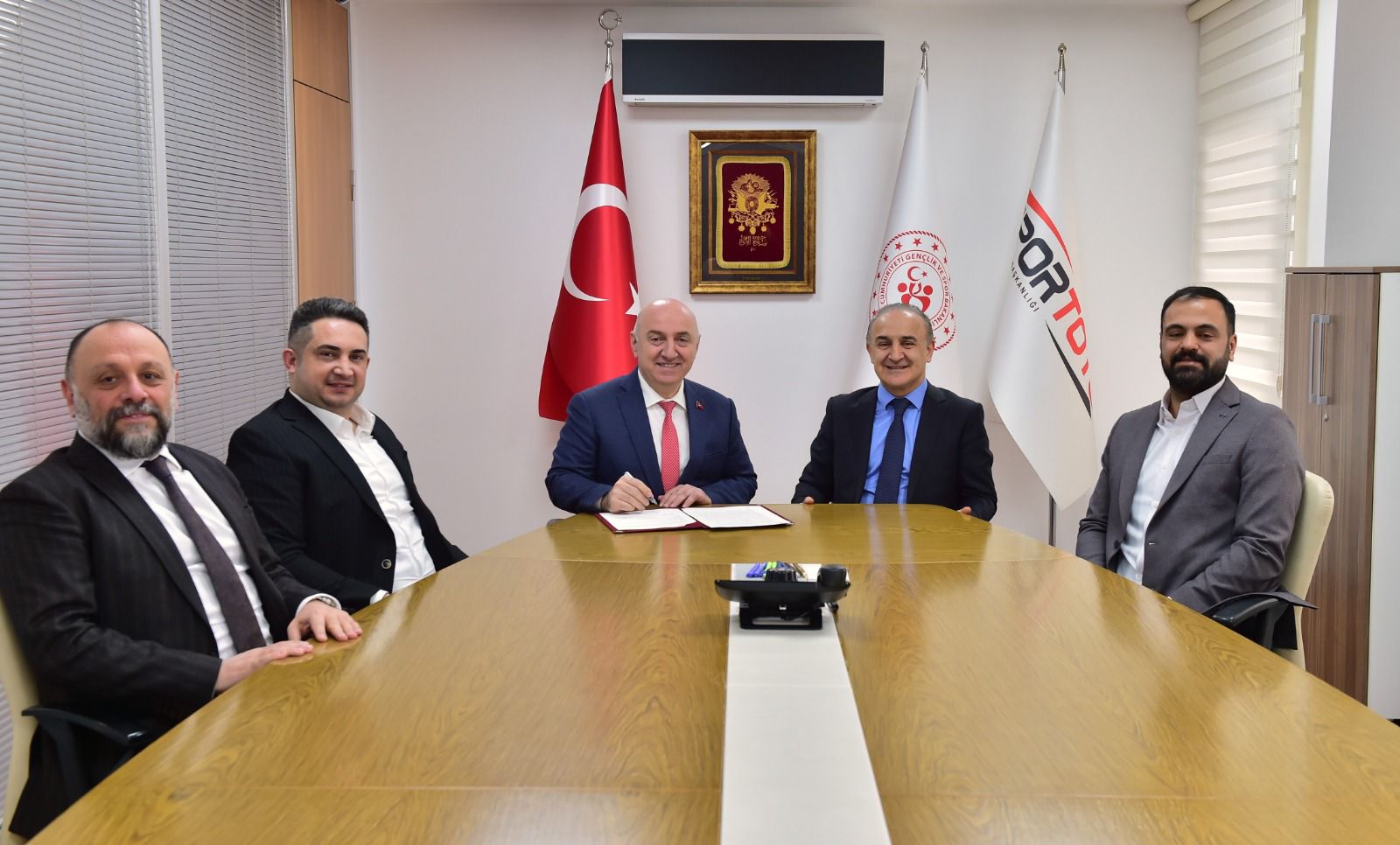 DARICA’DA GENÇLİĞE VE SPORA BÜYÜK YATIRIM