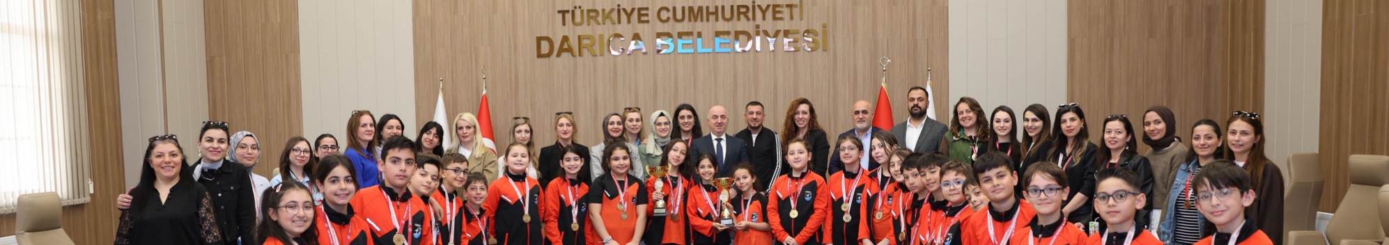 Darıca’nın halk oyunları ekibi il birincisi oldu